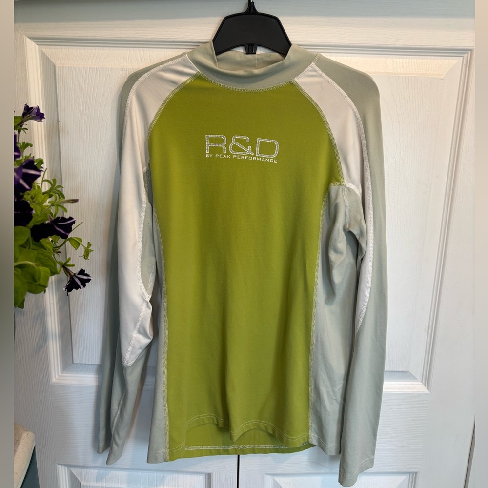 Peak Performance R&D Olive Green and White Logo Long Sleeve Shirt Women’s Large